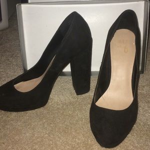 BLACK SUEDE THICK HEELS PUMPS